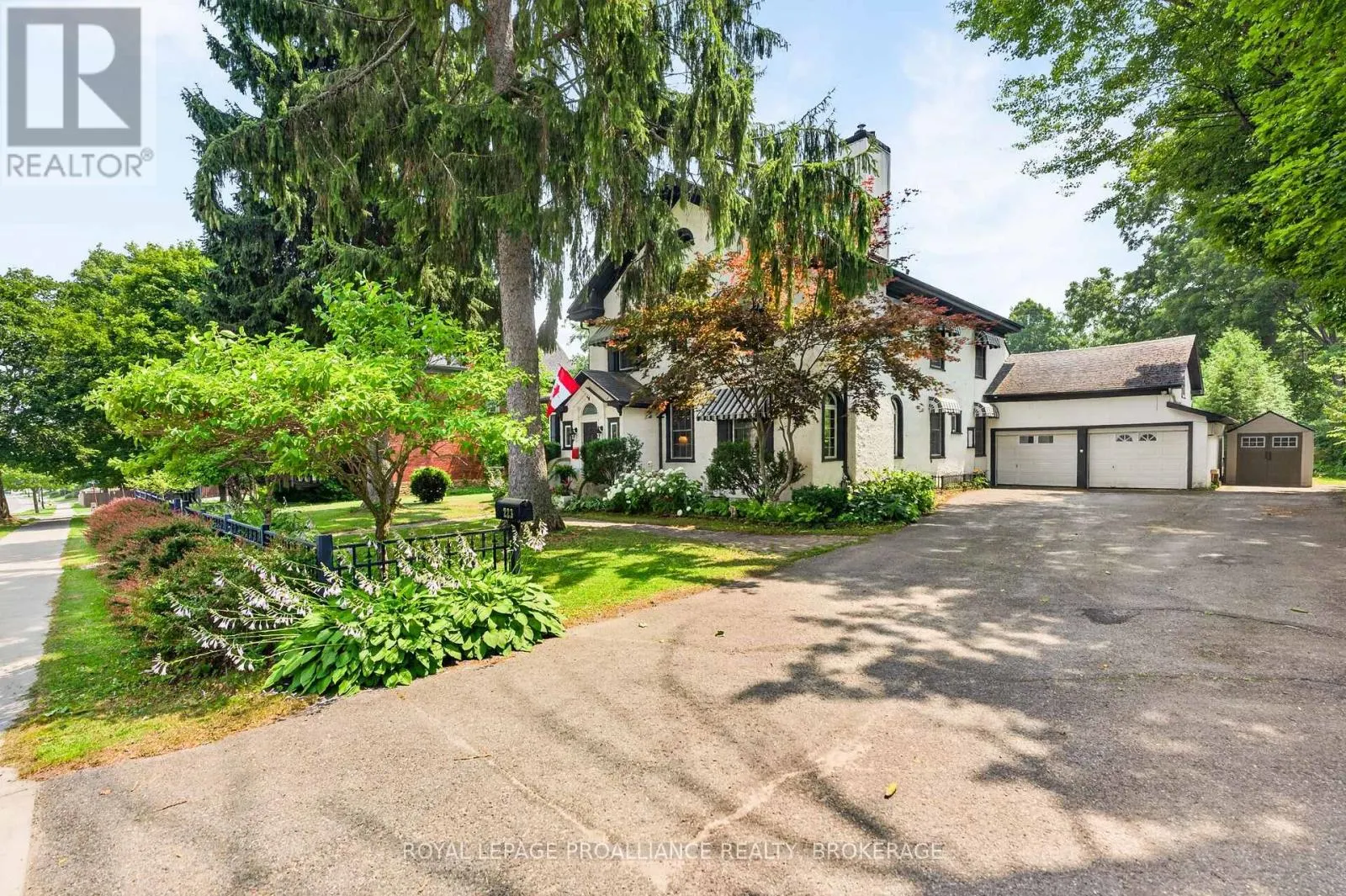 223 KING STREET W