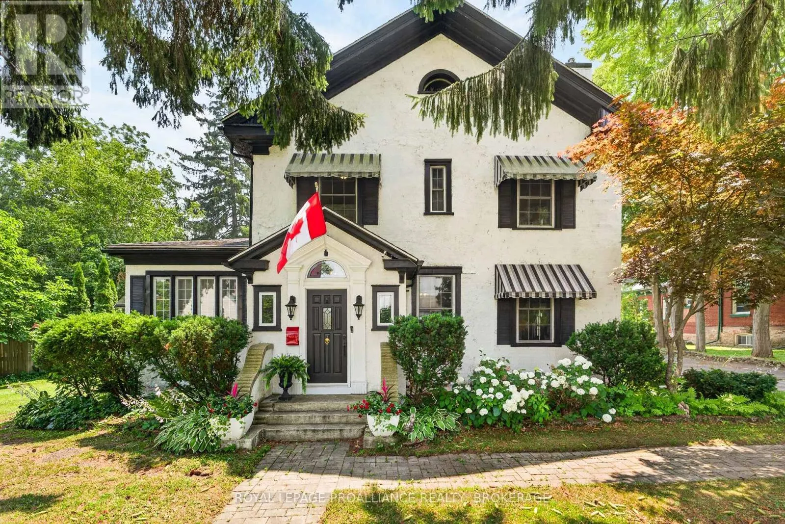 223 KING STREET W