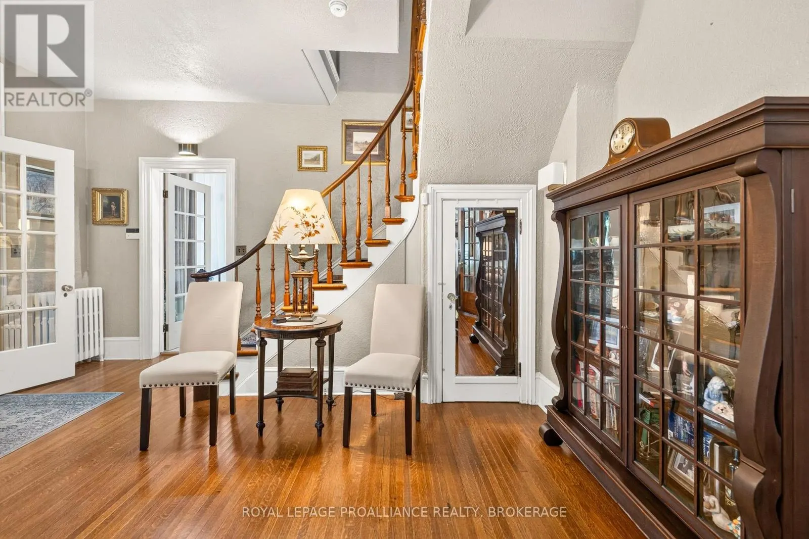 223 KING STREET W