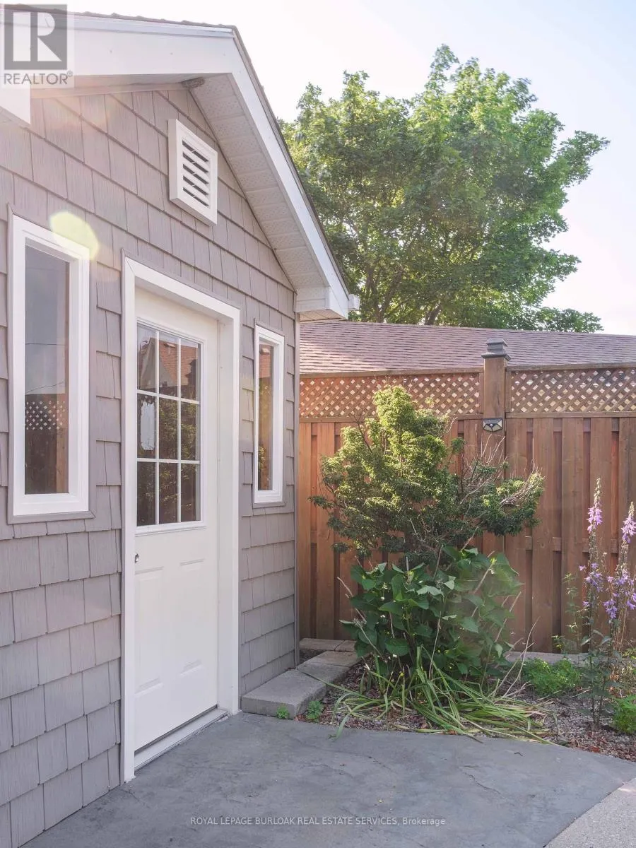 10 PORTER AVENUE