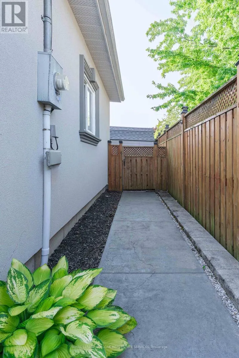 10 PORTER AVENUE