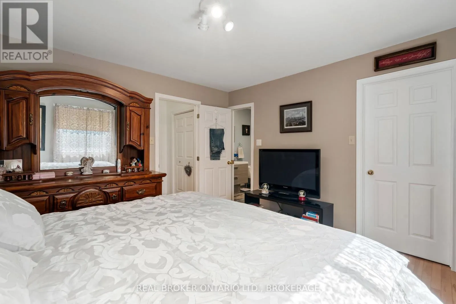 6287 GRAHAM COURT