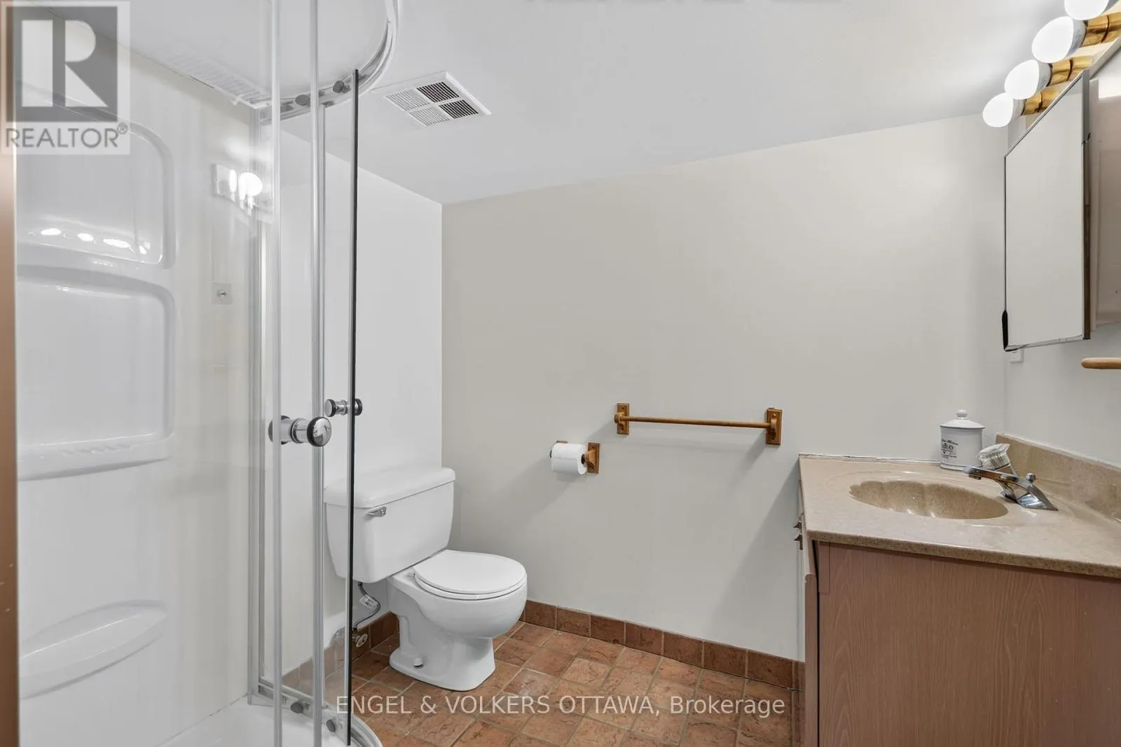 2445 ALTA VISTA DRIVE
