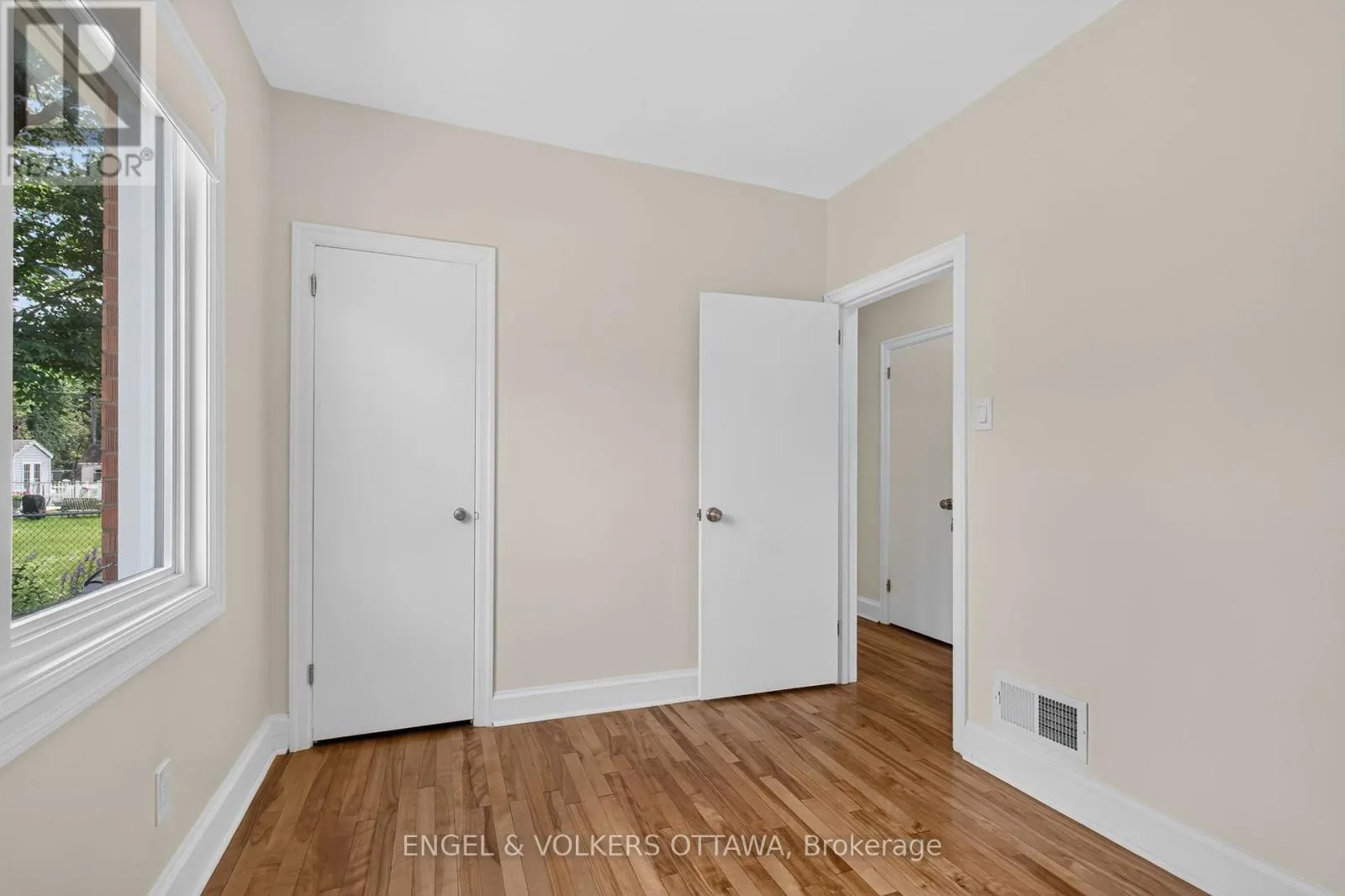 2445 ALTA VISTA DRIVE