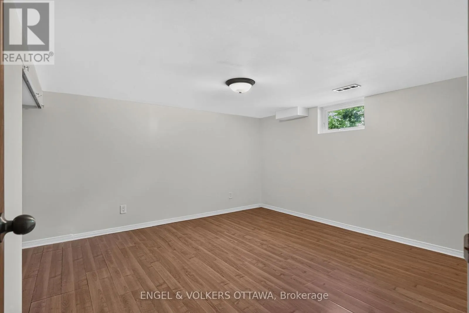 2445 ALTA VISTA DRIVE
