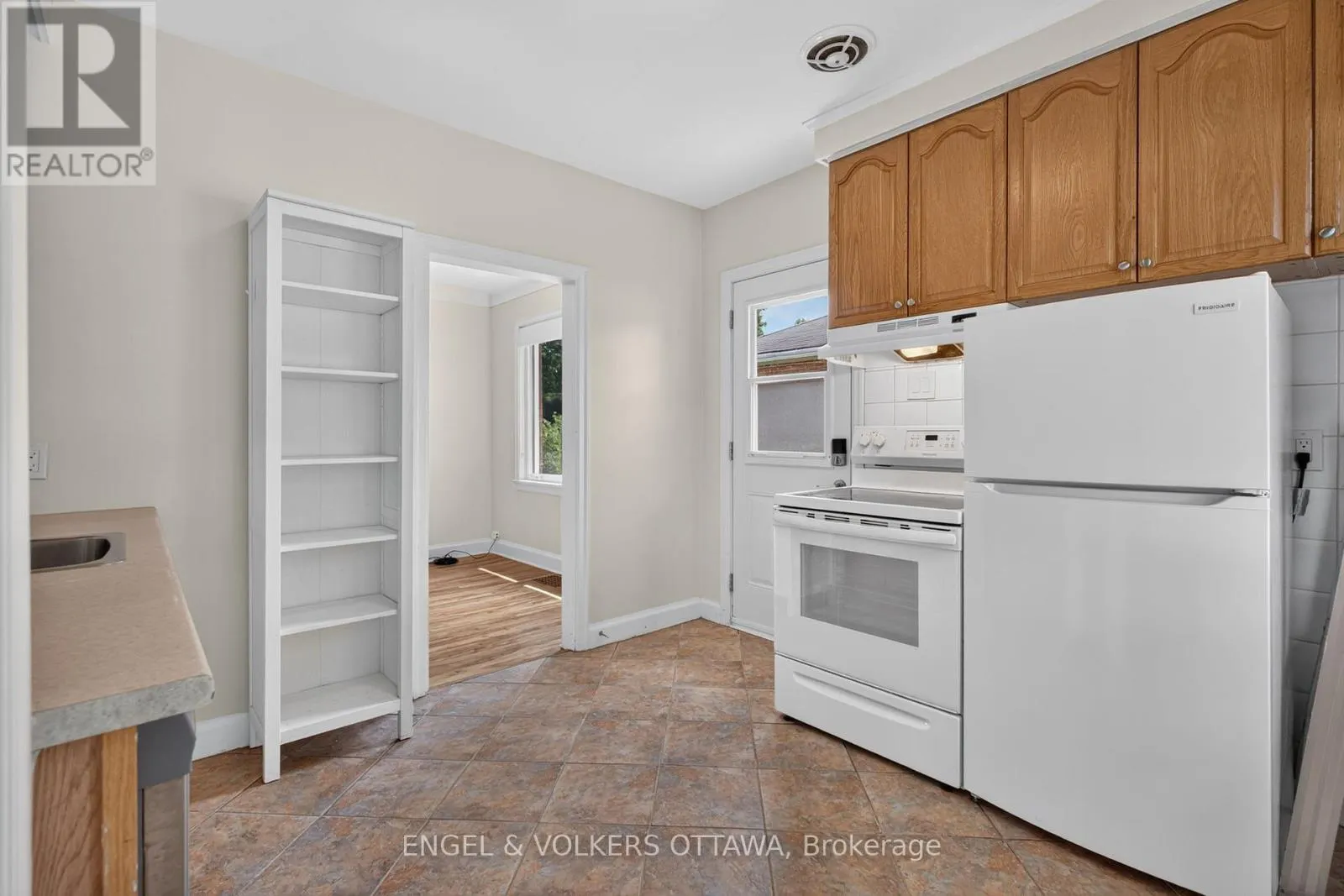 2445 ALTA VISTA DRIVE