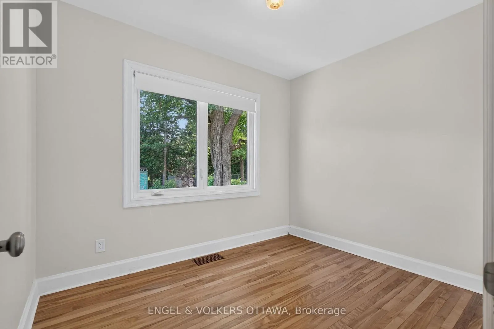2445 ALTA VISTA DRIVE