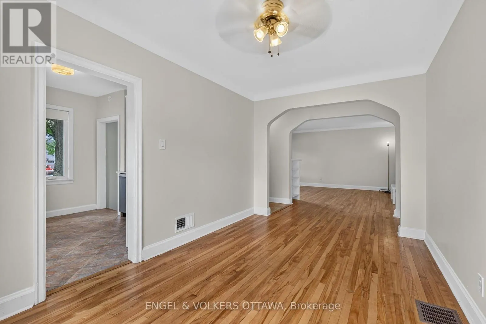 2445 ALTA VISTA DRIVE