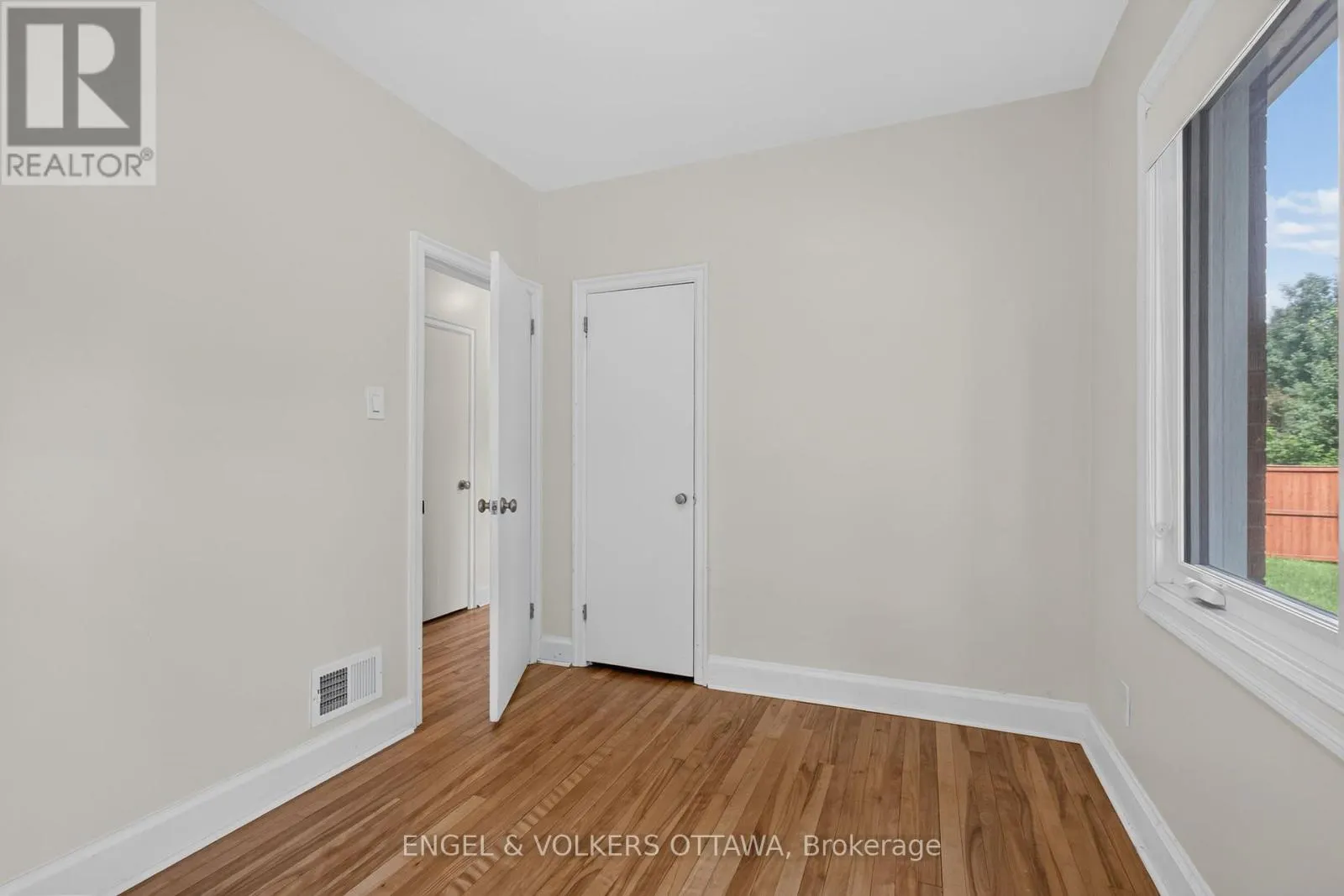 2445 ALTA VISTA DRIVE