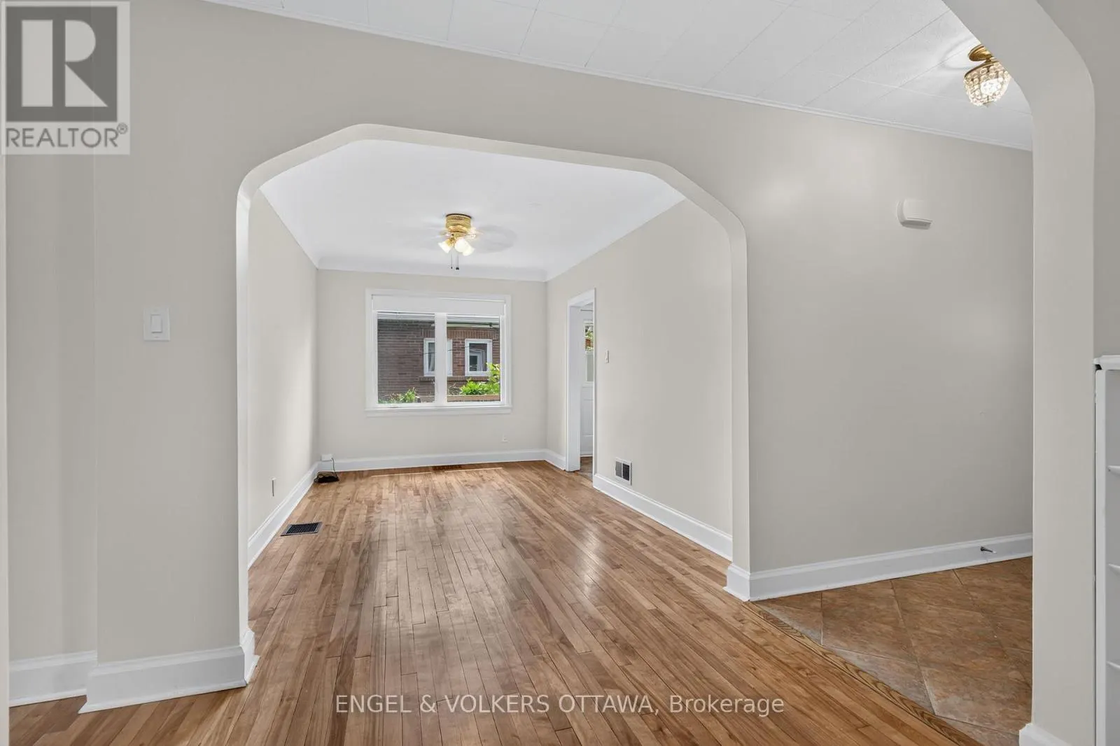 2445 ALTA VISTA DRIVE