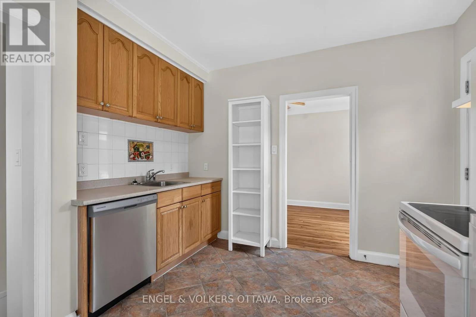 2445 ALTA VISTA DRIVE