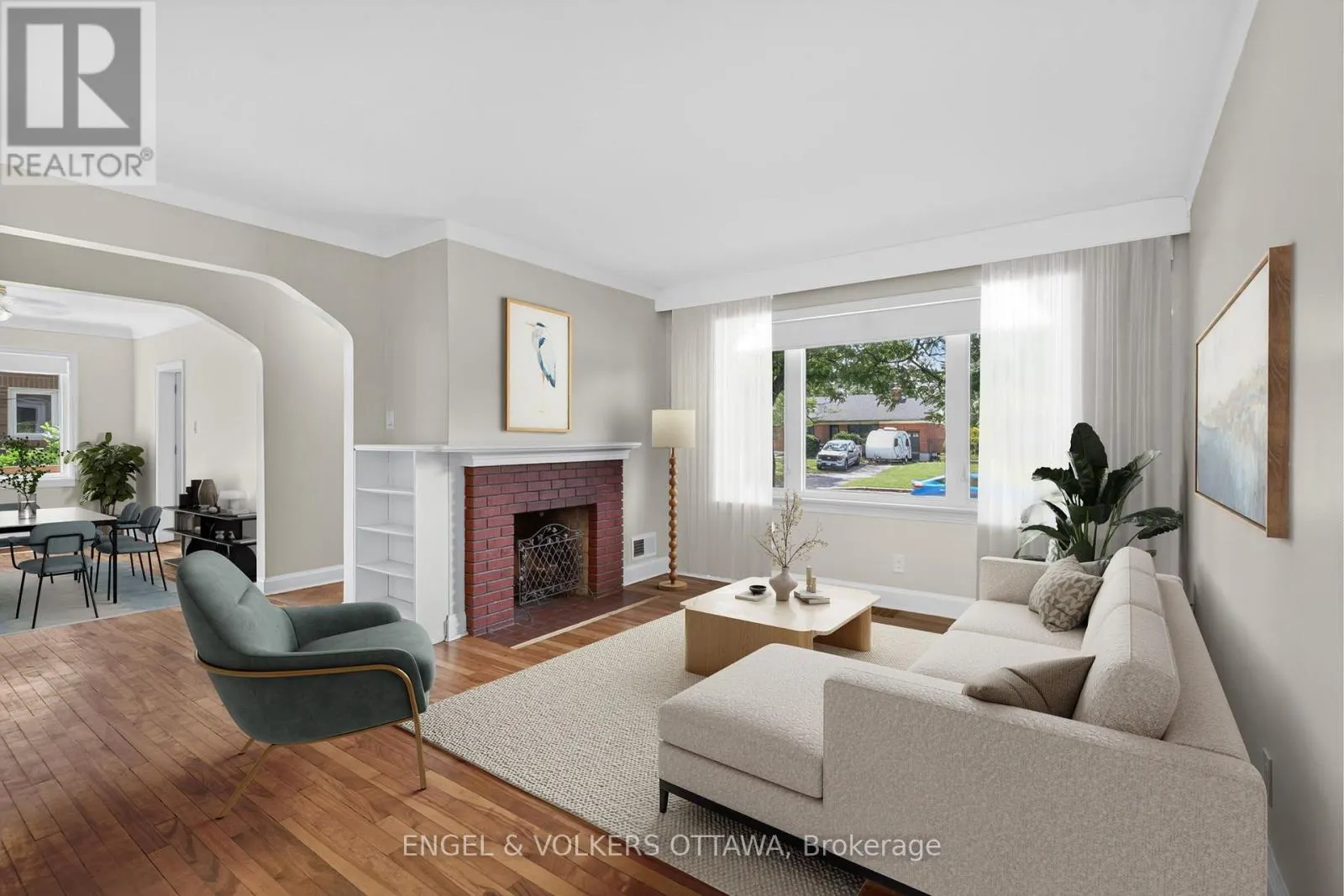 2445 ALTA VISTA DRIVE