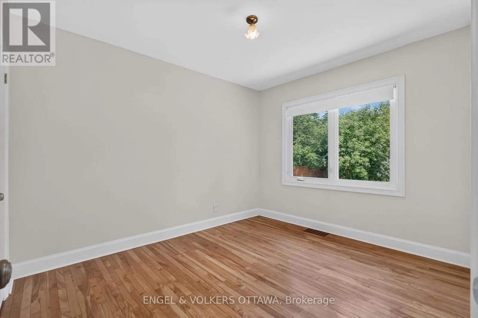 2445 ALTA VISTA DRIVE