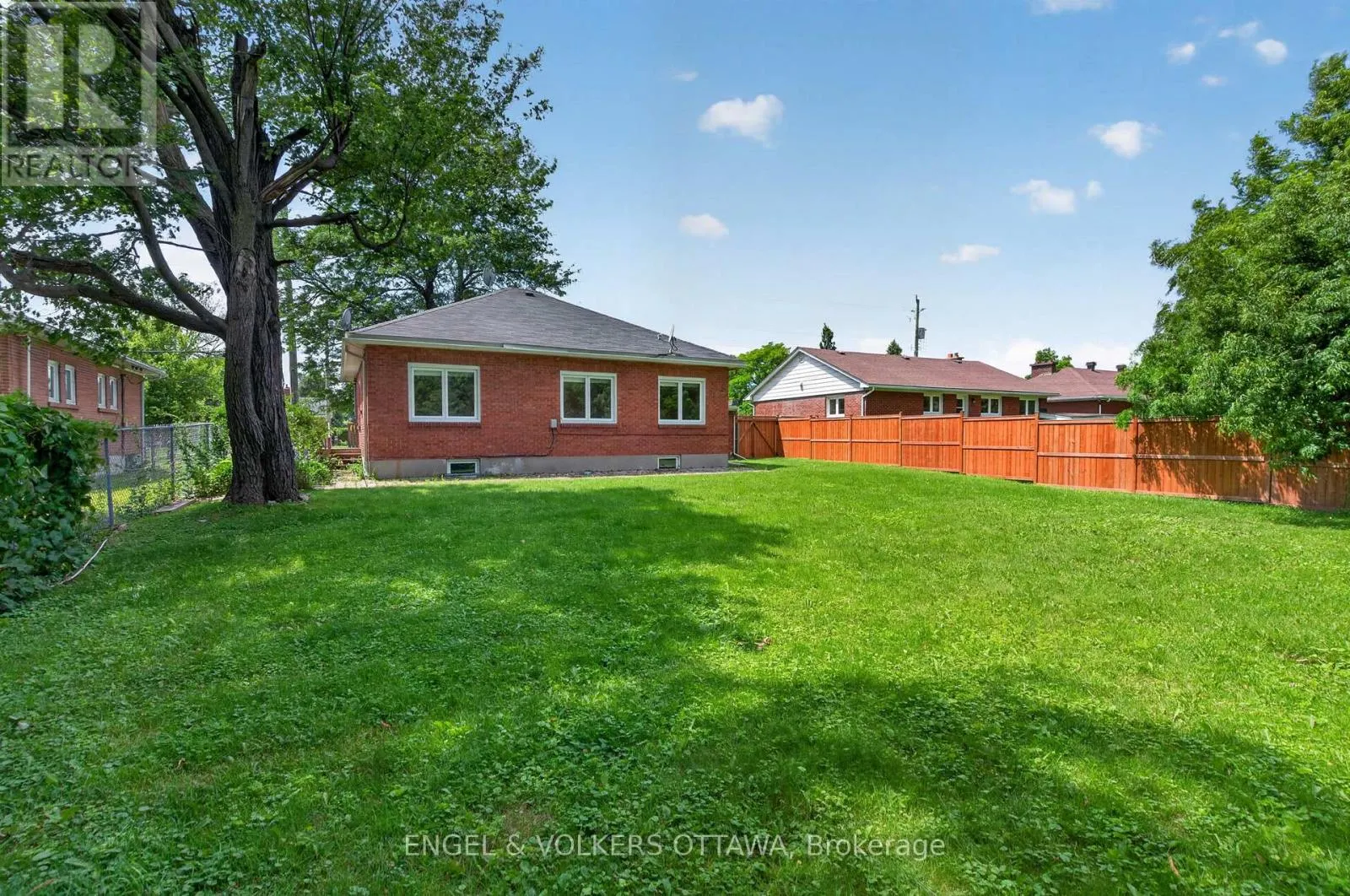 2445 ALTA VISTA DRIVE