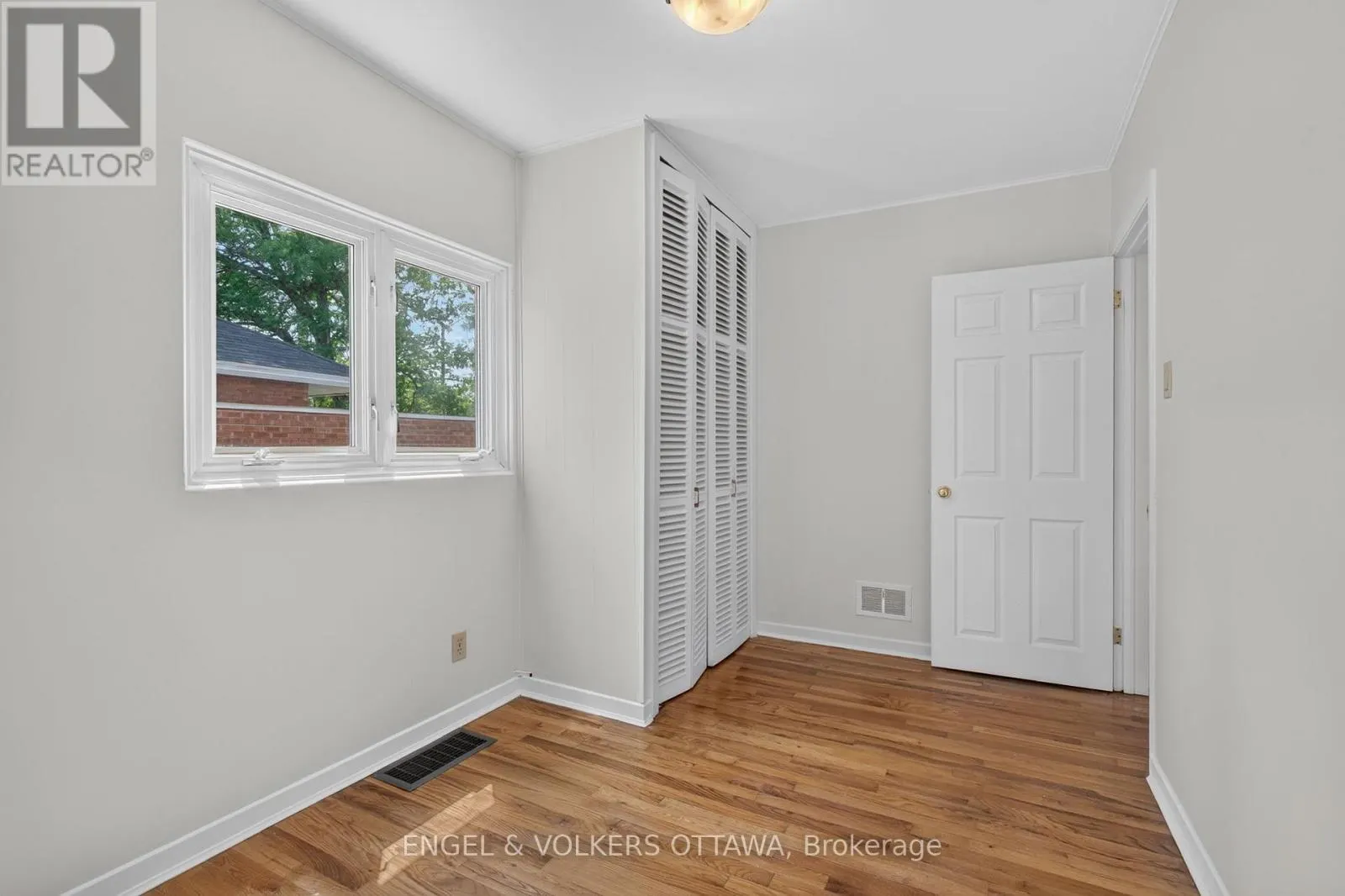 2439 ALTA VISTA DRIVE