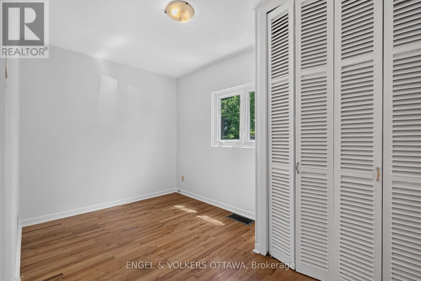 2439 ALTA VISTA DRIVE