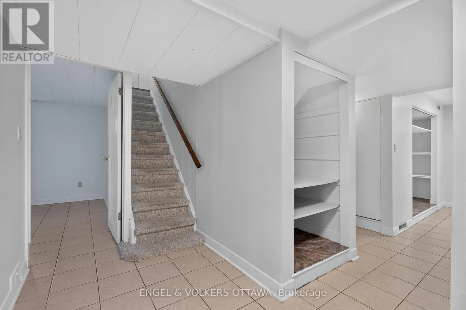 2439 ALTA VISTA DRIVE