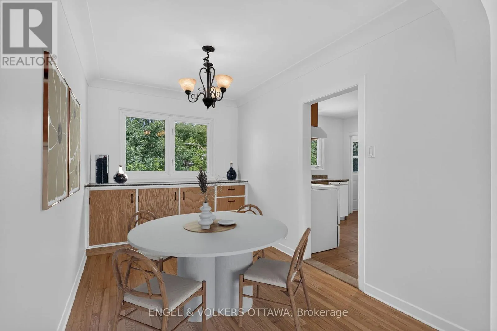 2439 ALTA VISTA DRIVE