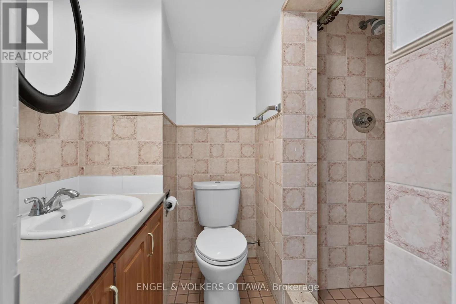 2439 ALTA VISTA DRIVE