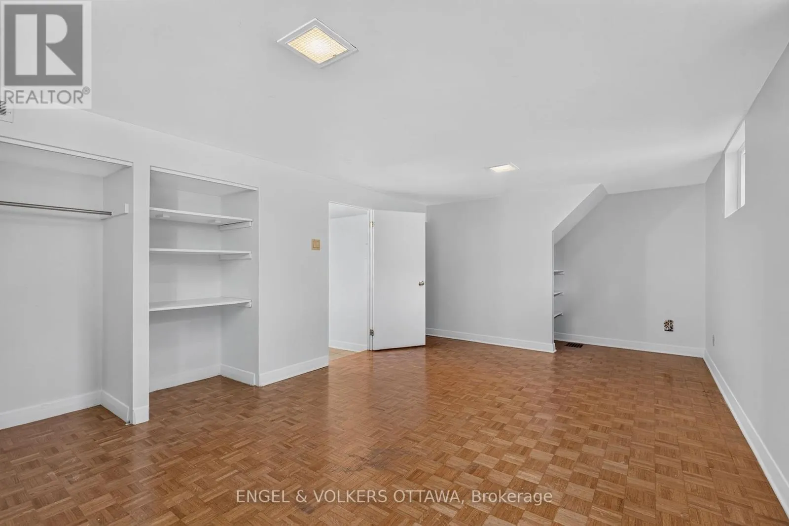 2439 ALTA VISTA DRIVE