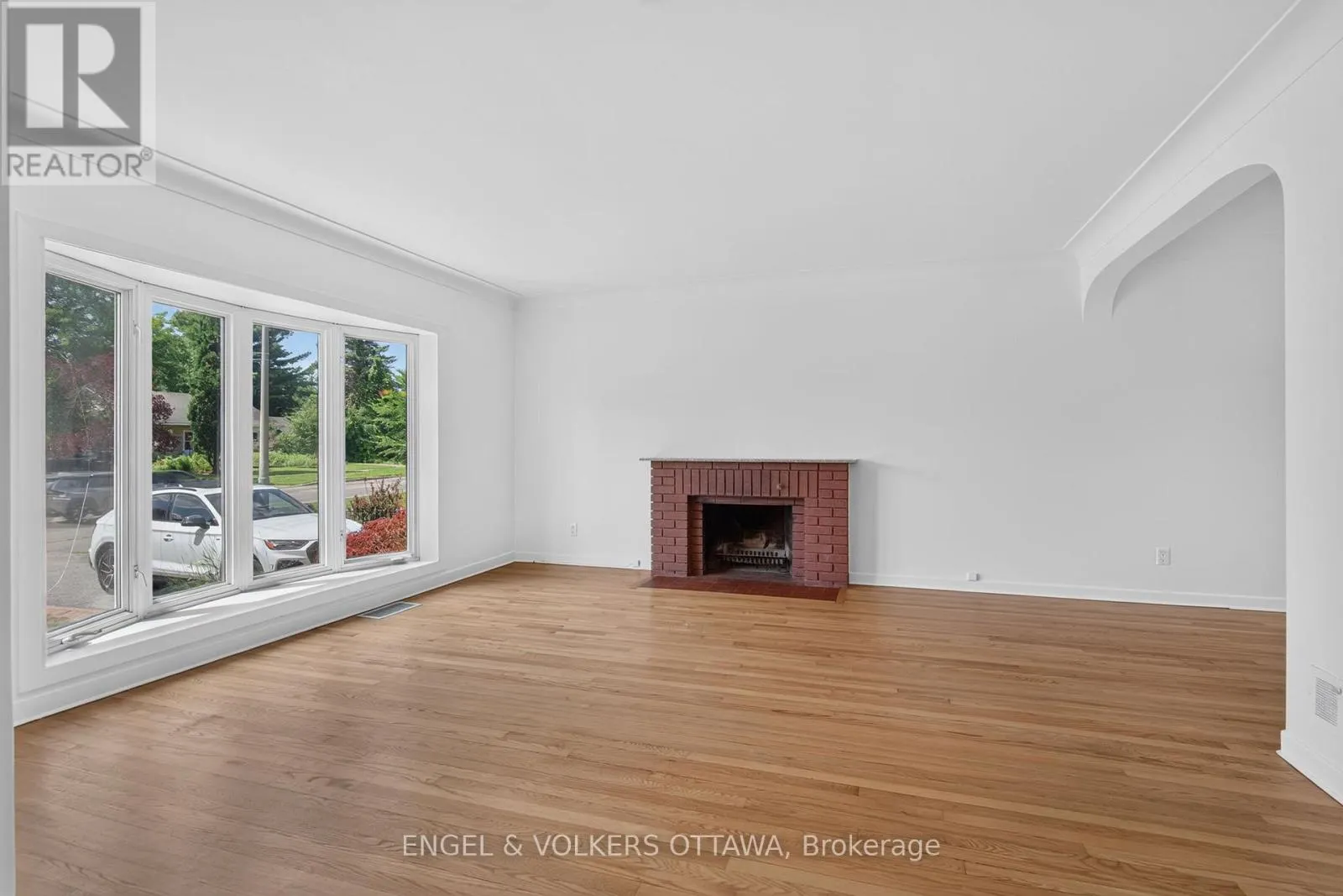 2439 ALTA VISTA DRIVE