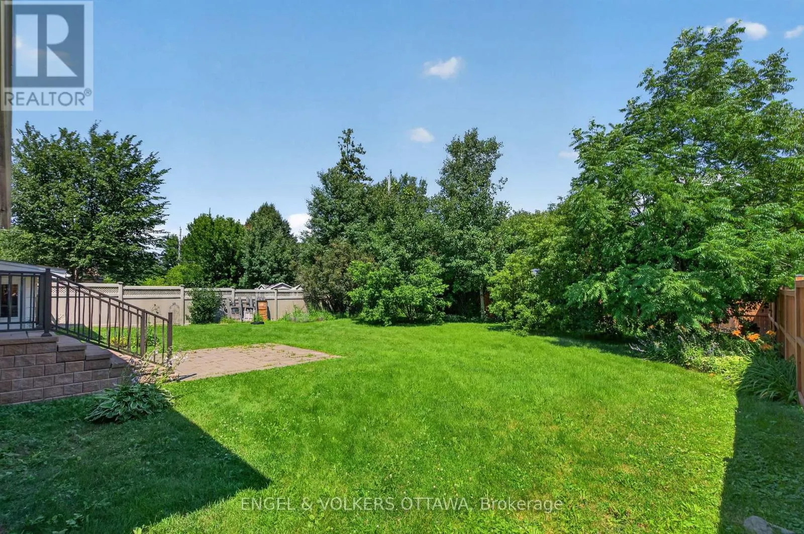 2439 ALTA VISTA DRIVE