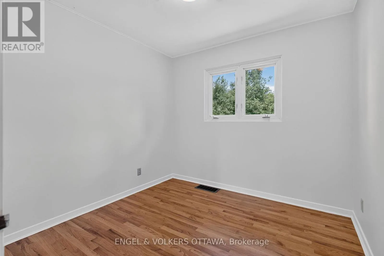 2439 ALTA VISTA DRIVE