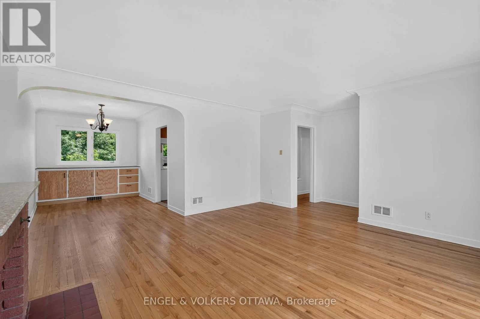2439 ALTA VISTA DRIVE