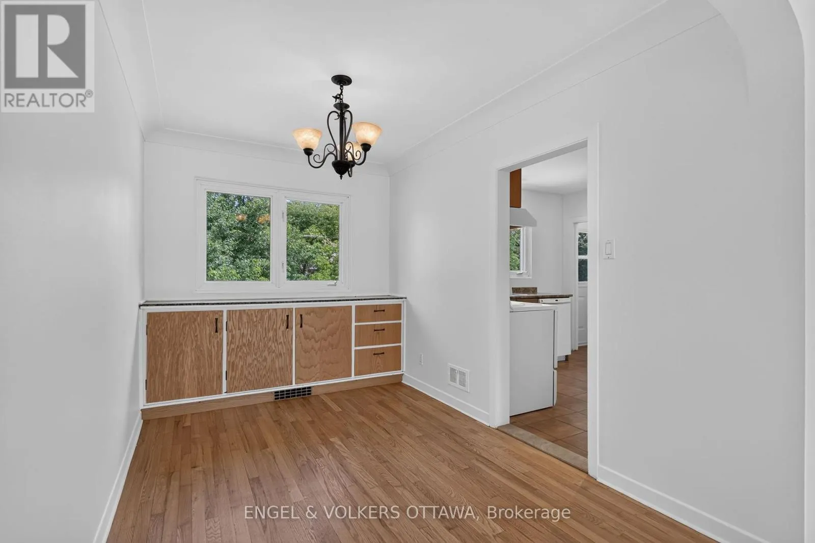 2439 ALTA VISTA DRIVE