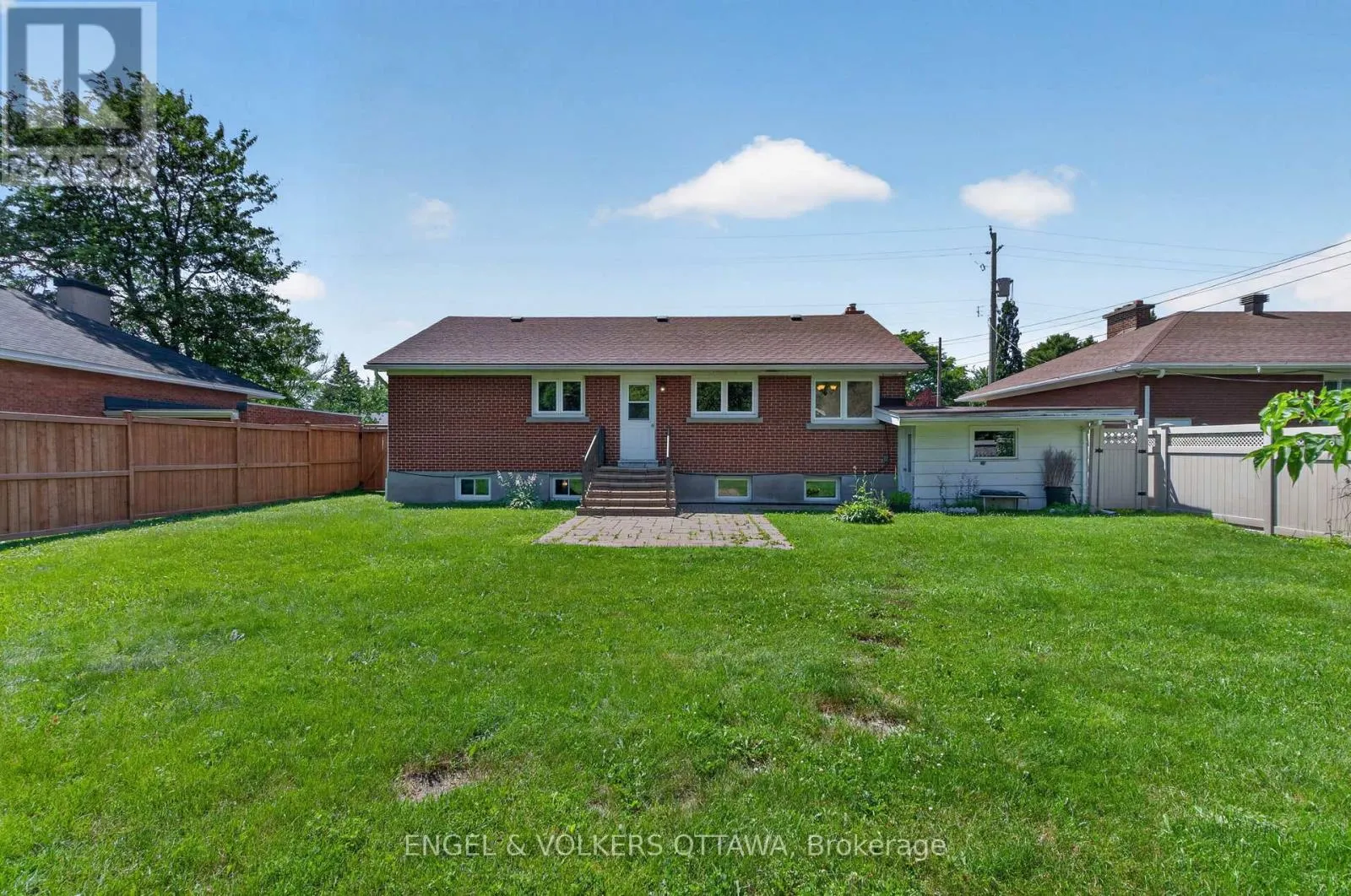 2439 ALTA VISTA DRIVE