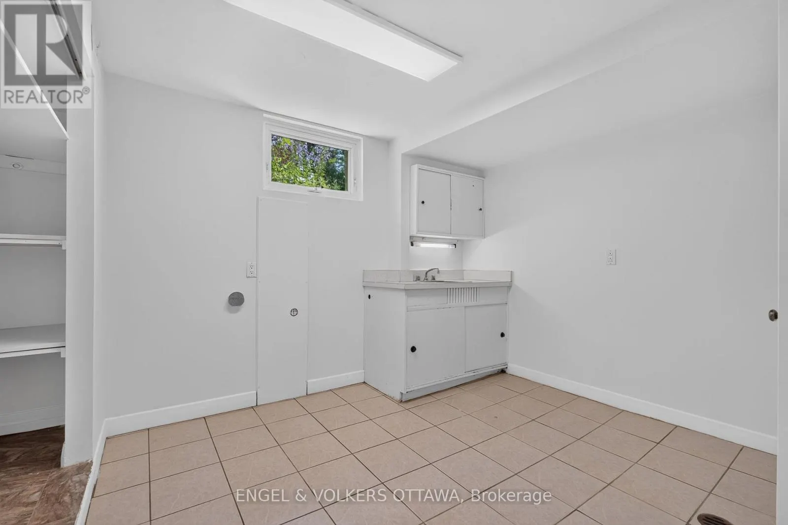 2439 ALTA VISTA DRIVE