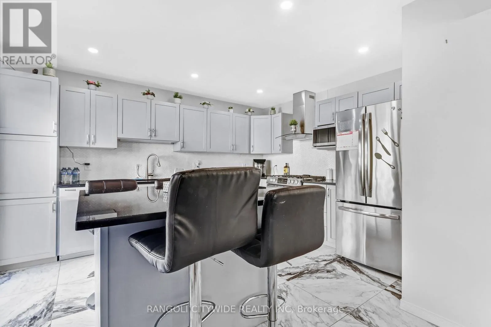 5962 PINEGLADE CRESCENT