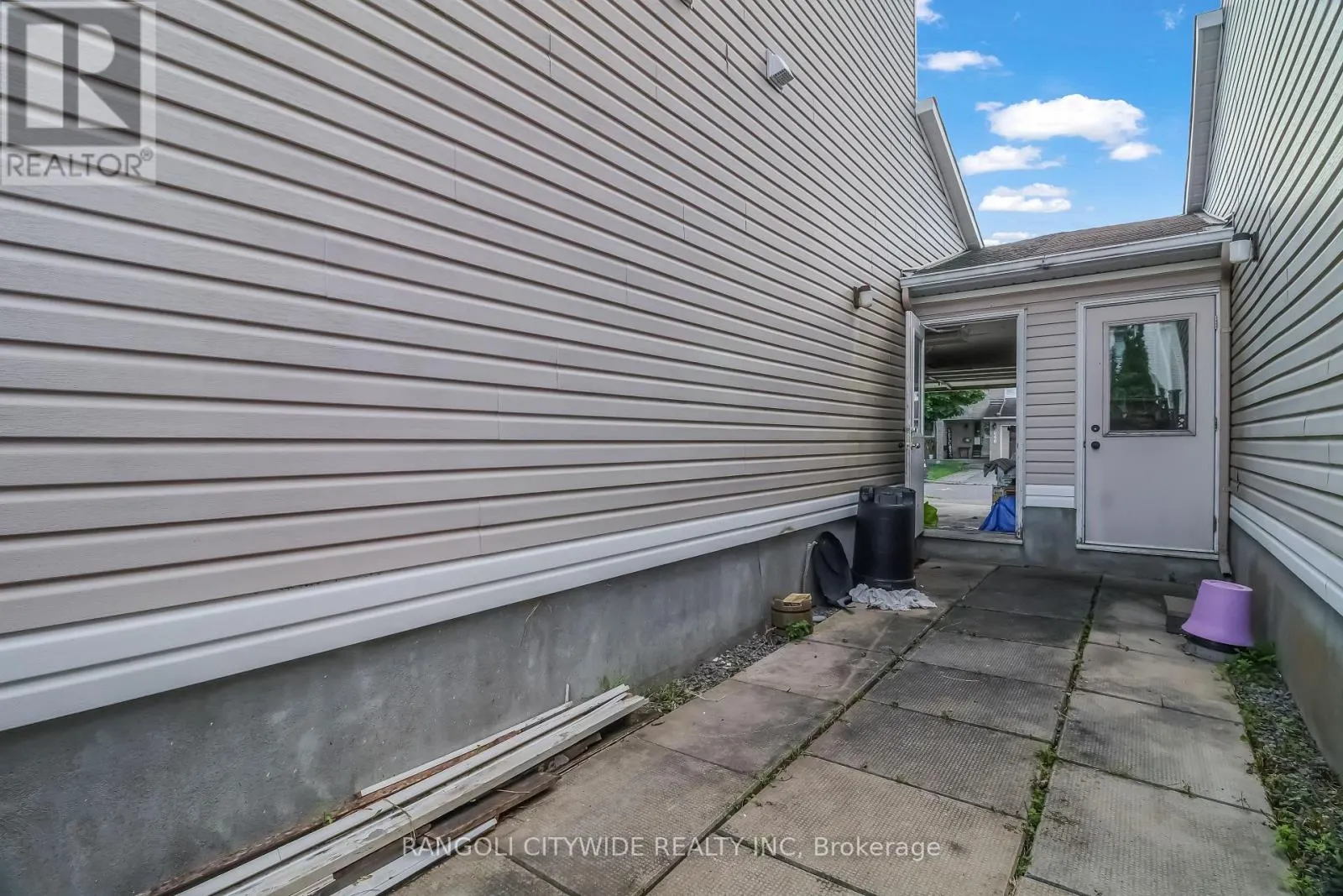 5962 PINEGLADE CRESCENT