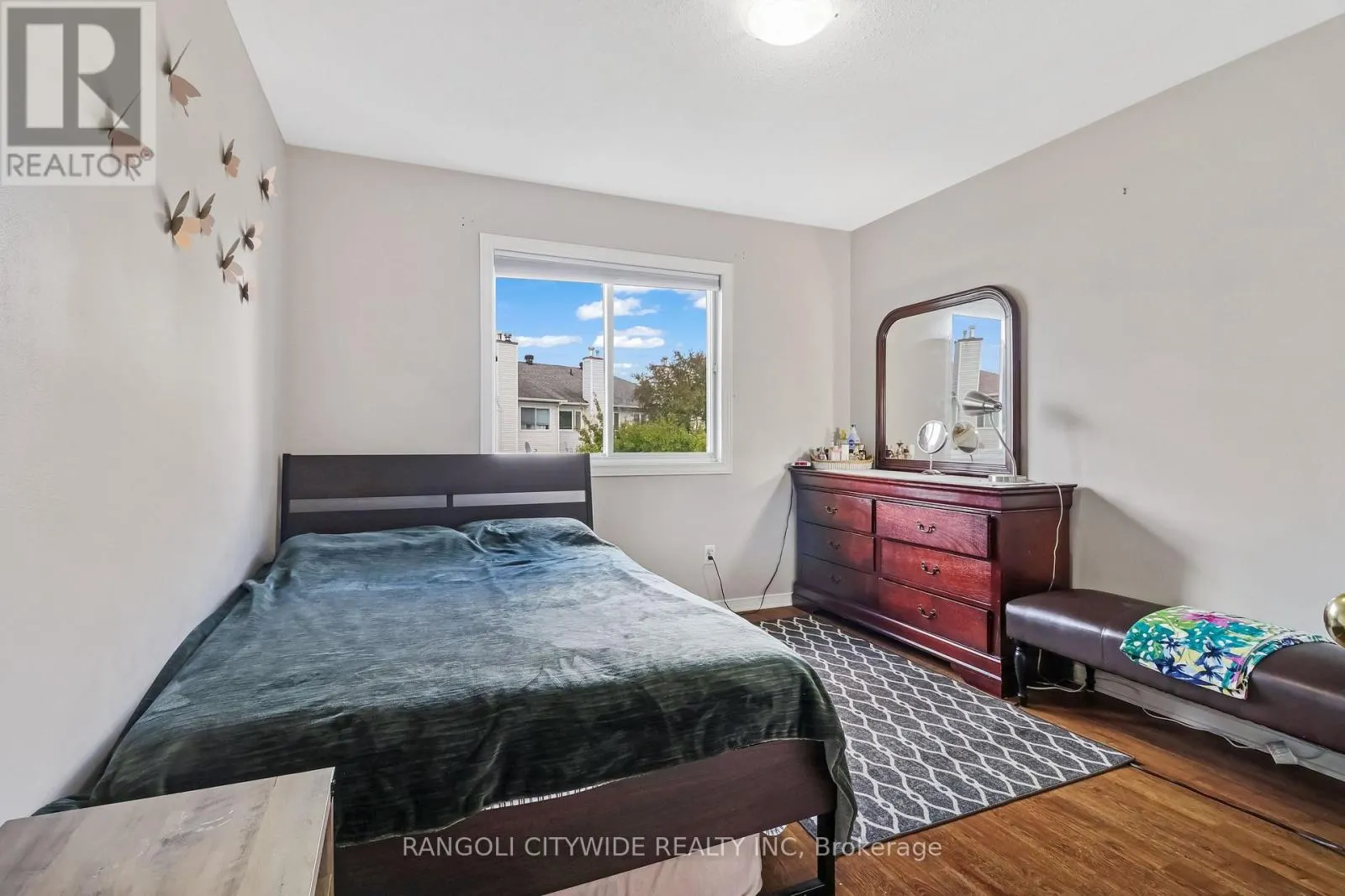 5962 PINEGLADE CRESCENT