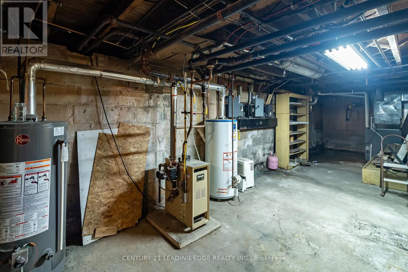223 MAIN STREET W