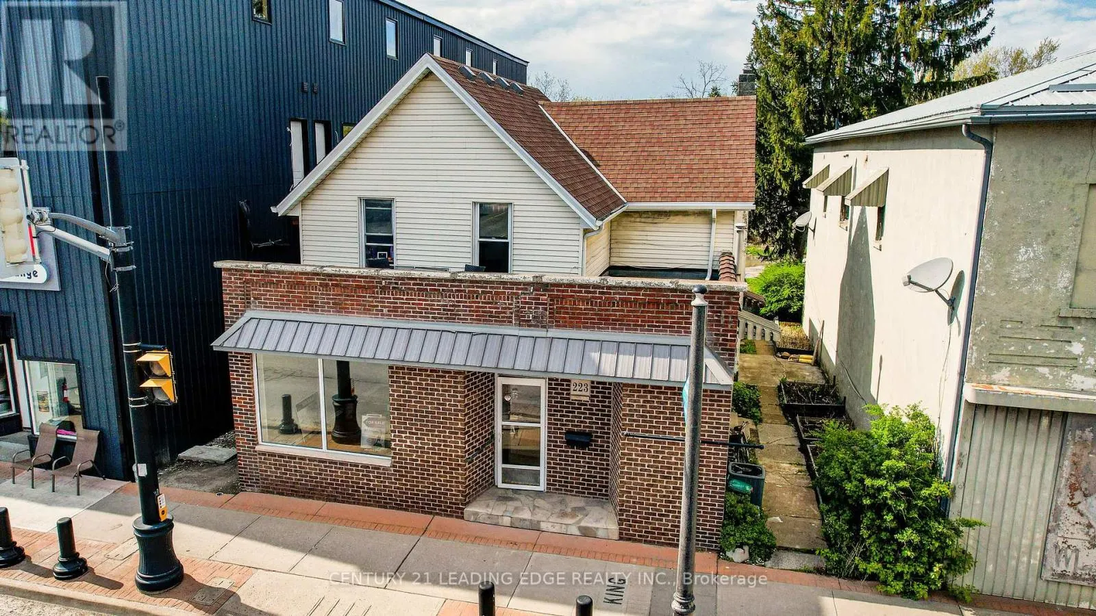 223 MAIN STREET W
