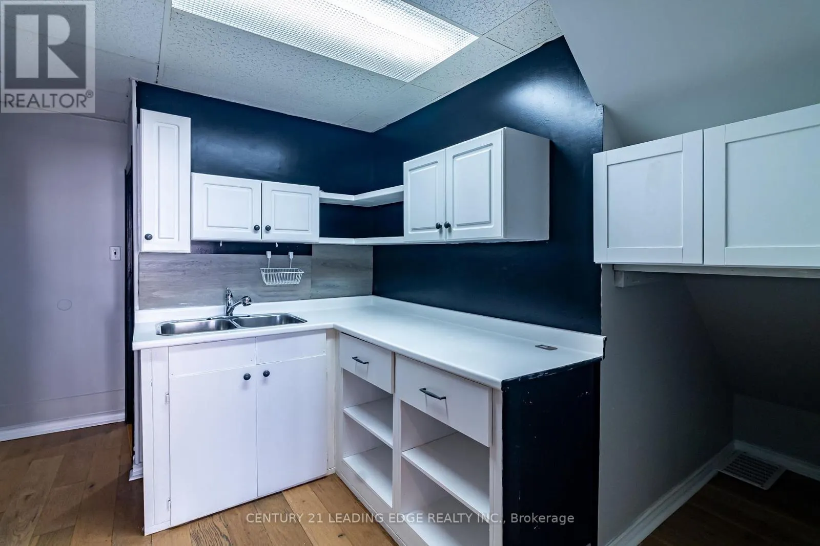 223 MAIN STREET W