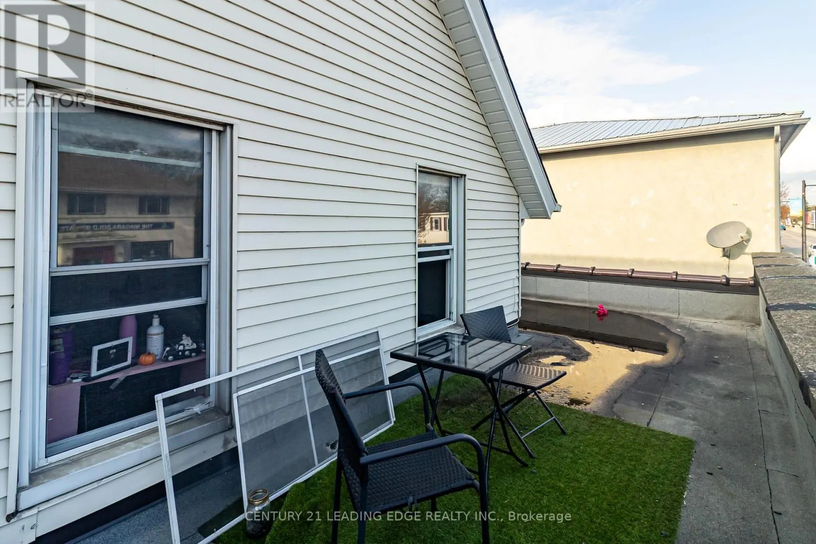 223 MAIN STREET W