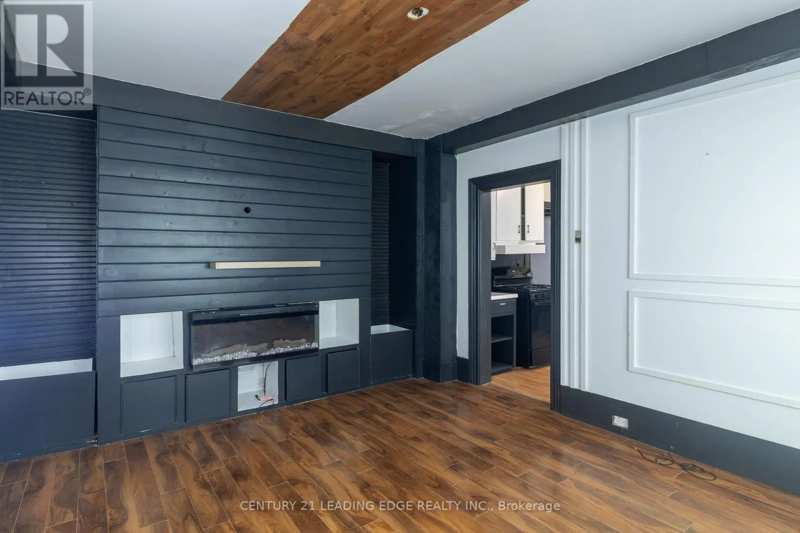 223 MAIN STREET W