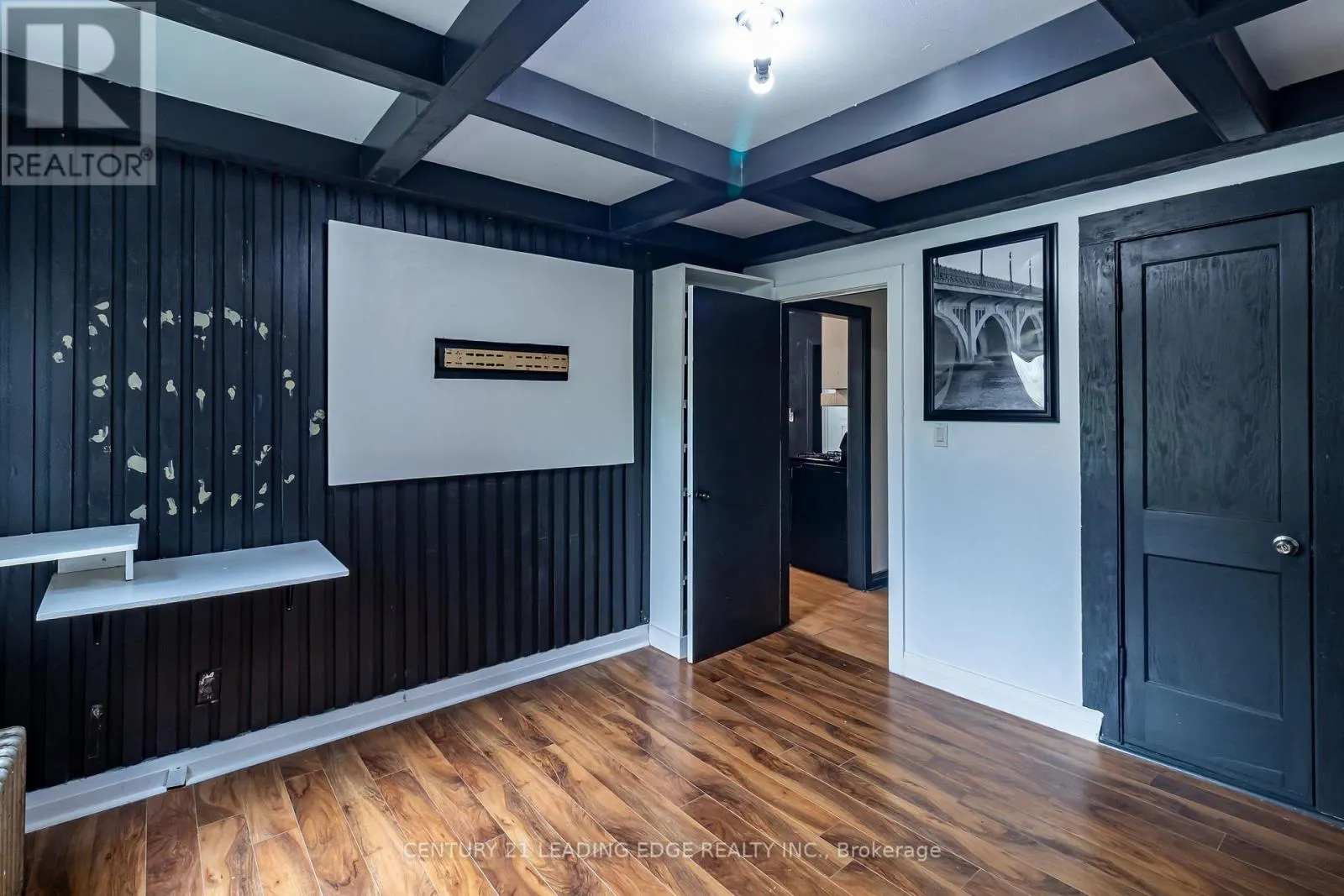223 MAIN STREET W