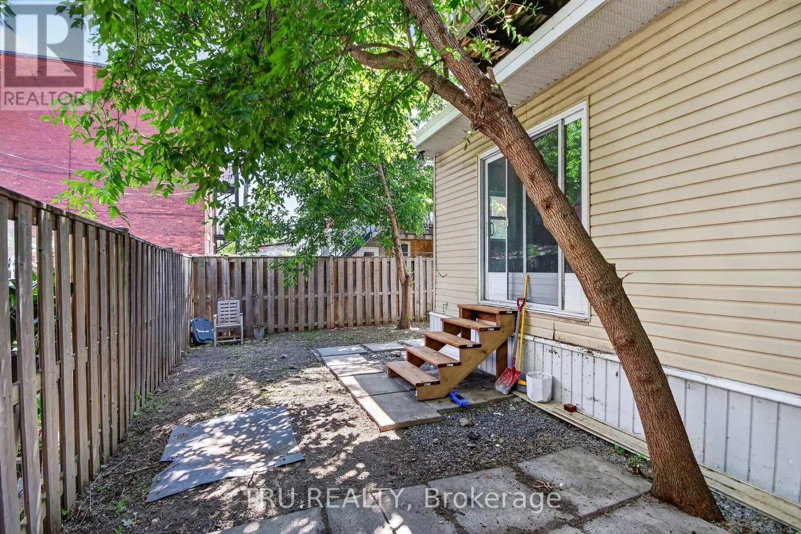 45 BELL STREET N