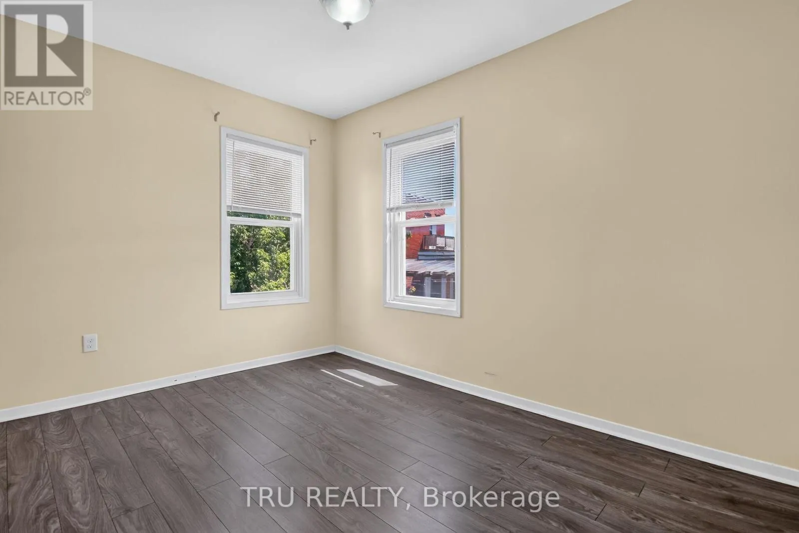45 BELL STREET N