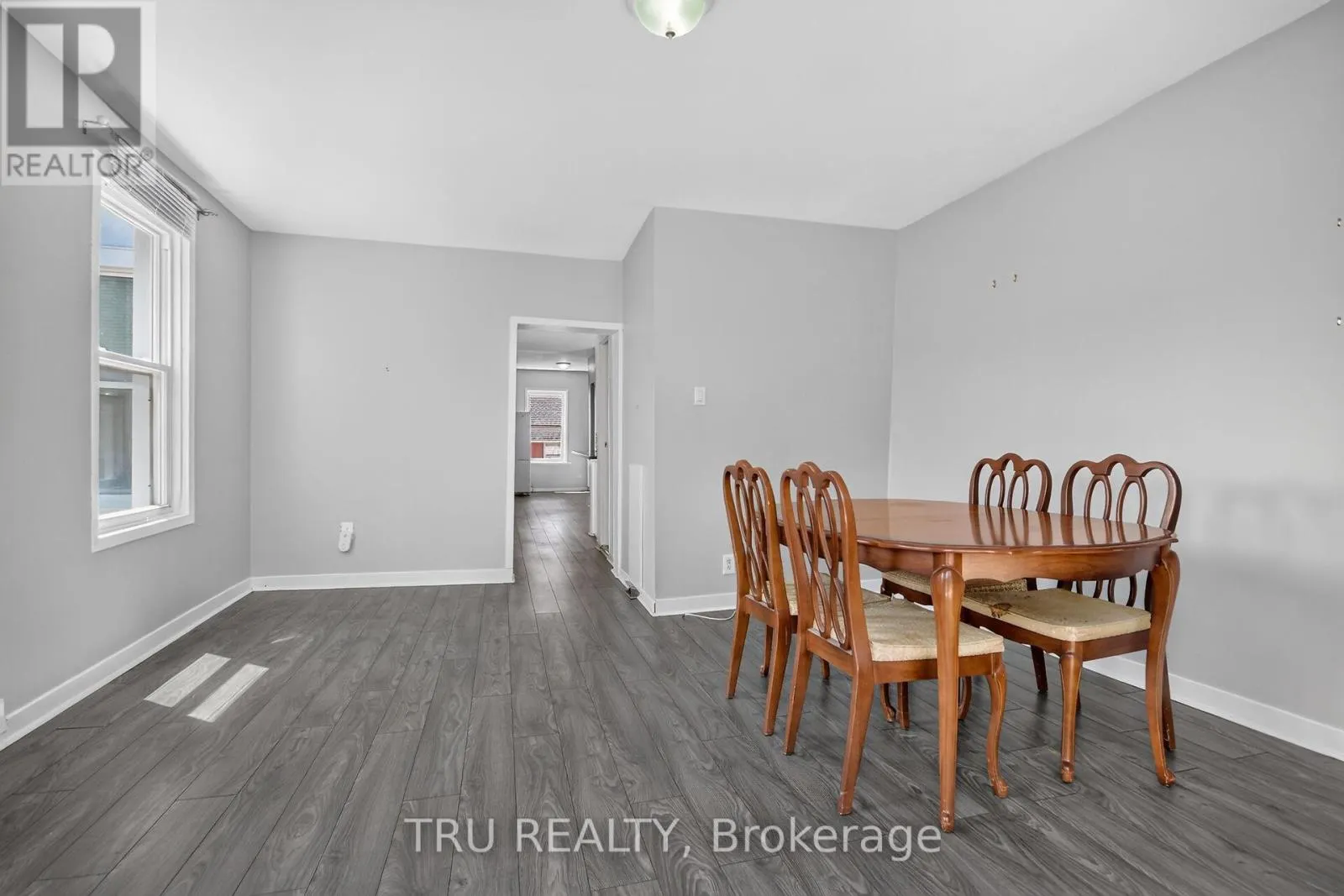45 BELL STREET N