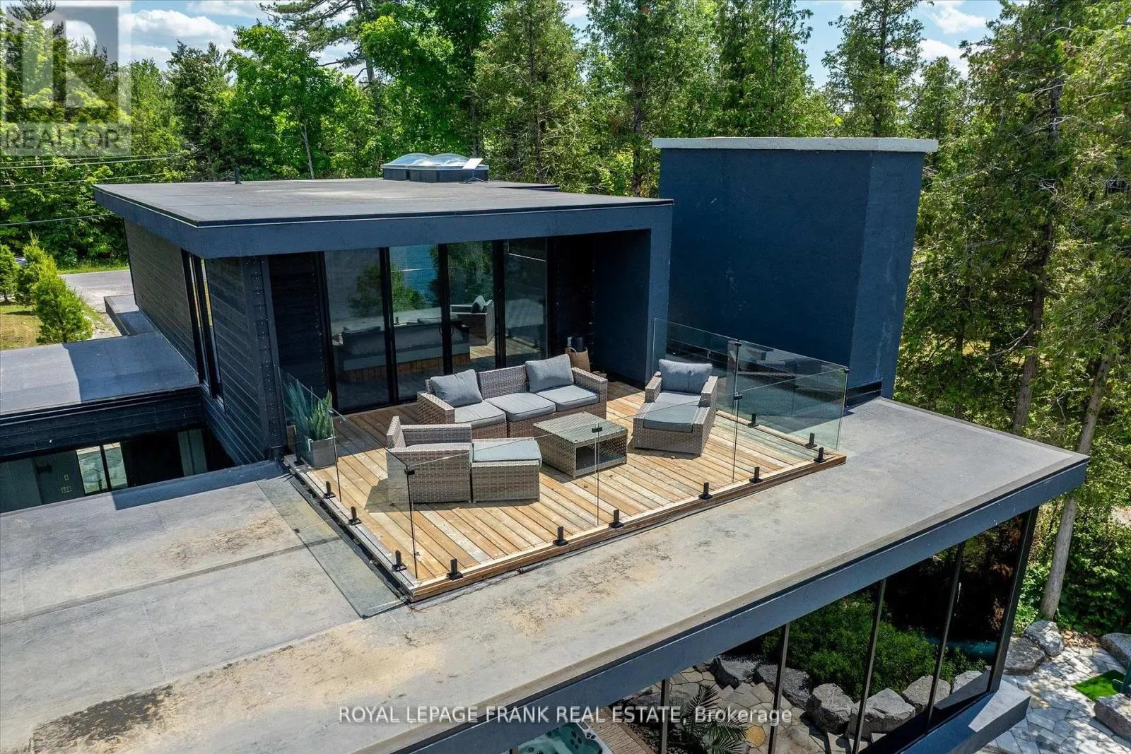 910 BIRCHVIEW ROAD