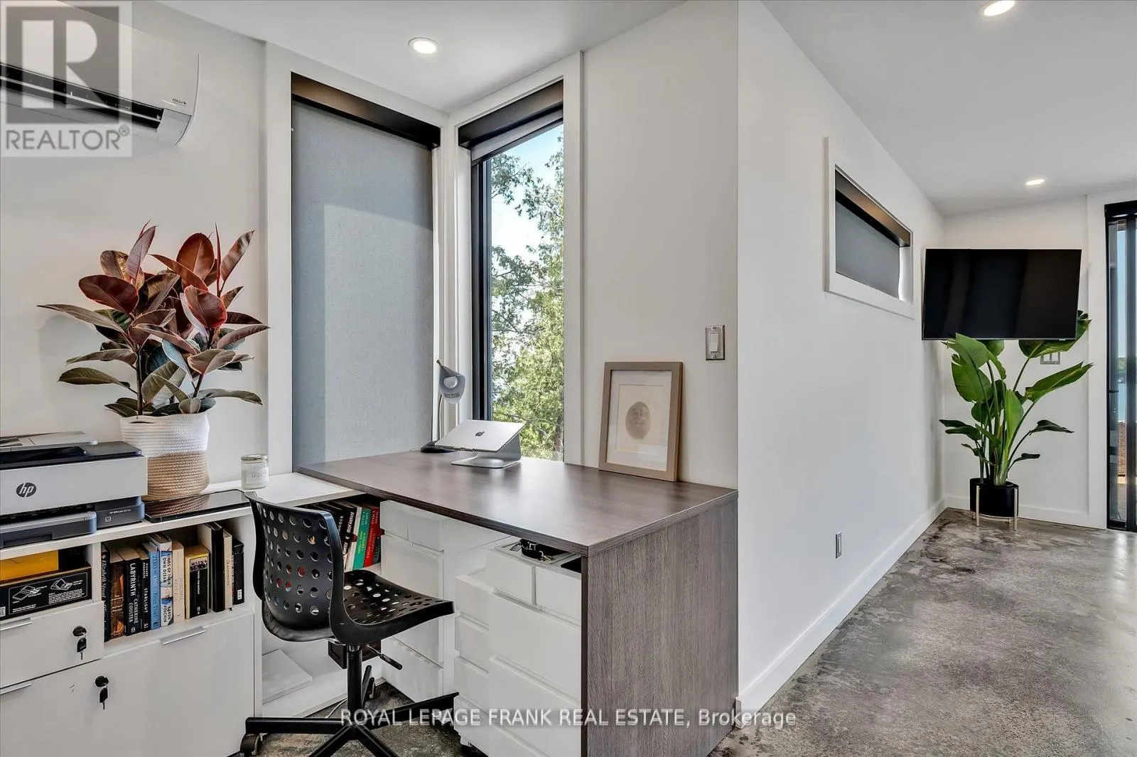 910 BIRCHVIEW ROAD