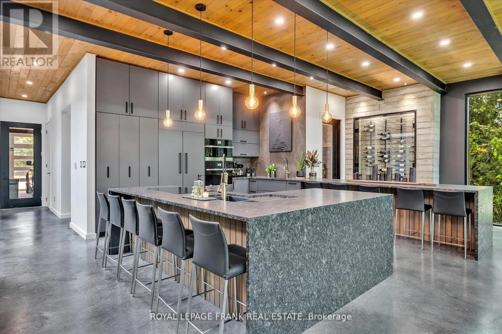 910 BIRCHVIEW ROAD