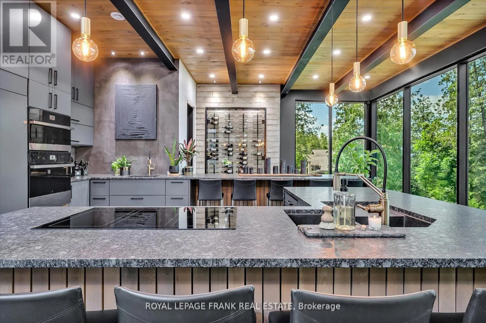 910 BIRCHVIEW ROAD