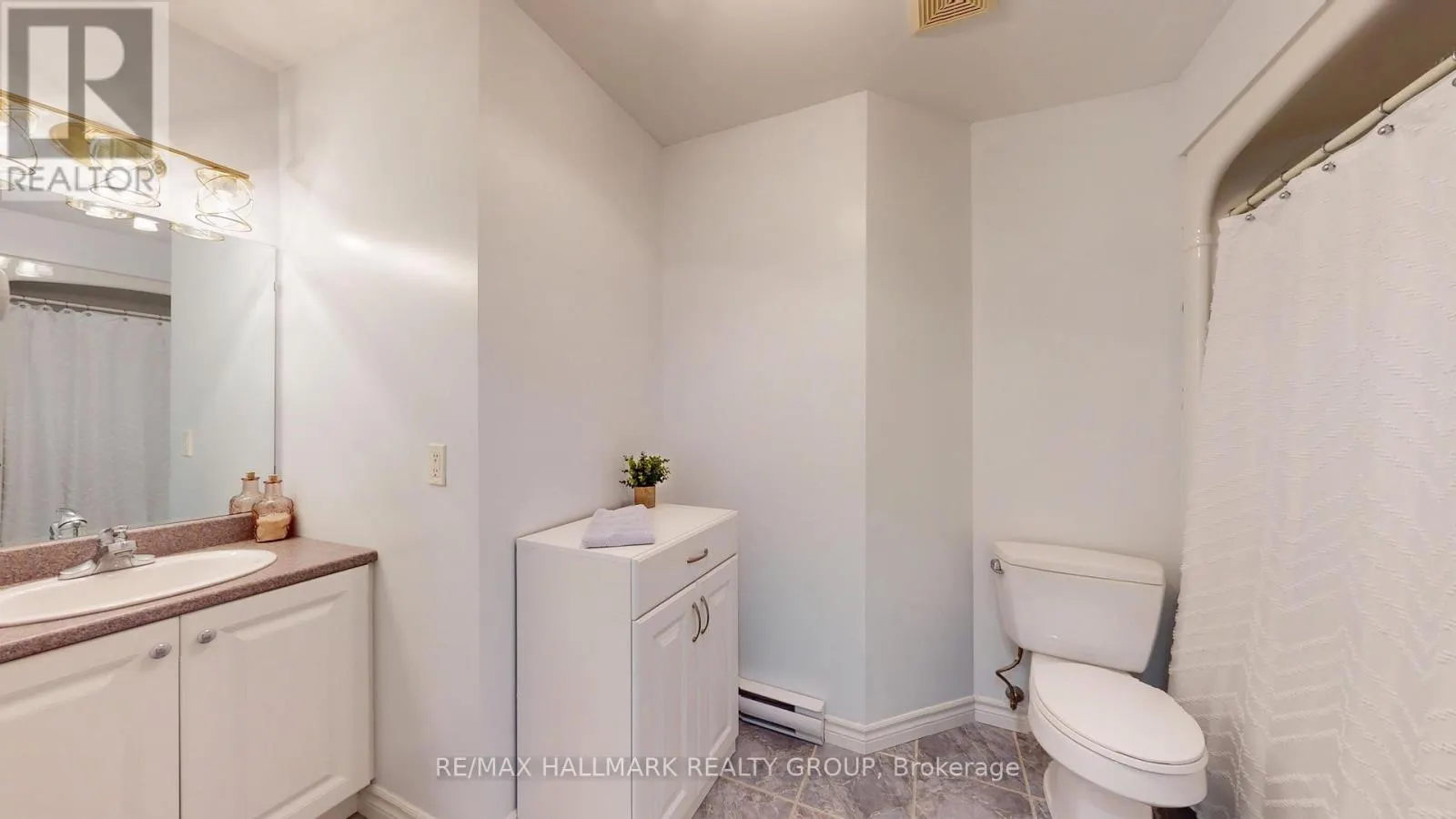 1102 - 237 OAK STREET W