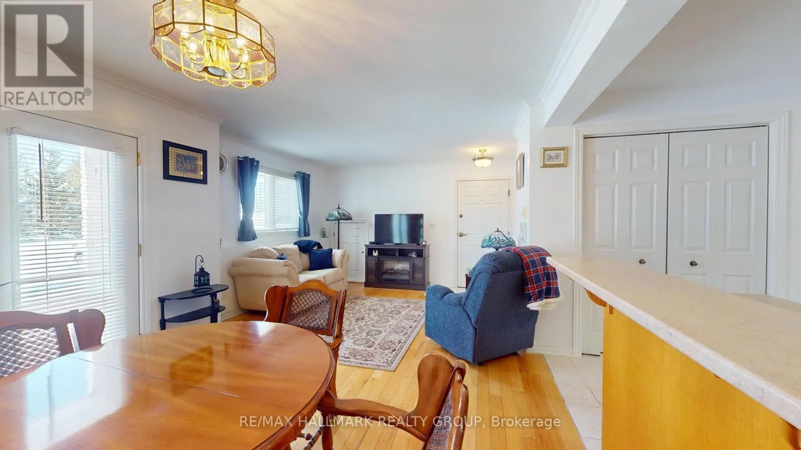 1102 - 237 OAK STREET W