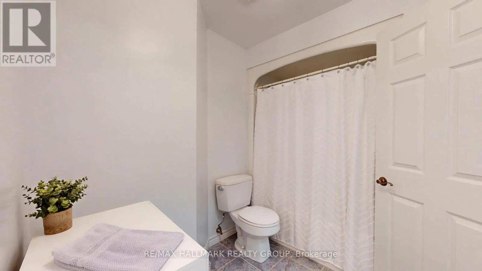 1102 - 237 OAK STREET W